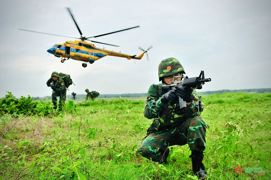 Lực lượng đặc công, trinh sát đặc nhiệm huấn luyện nhảy dù